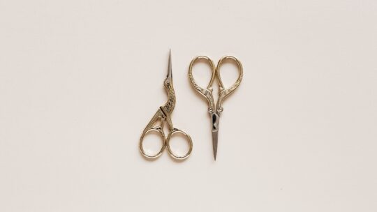 Stork embroidery scissors. Photo: Karolina Grabowska (Pexels)