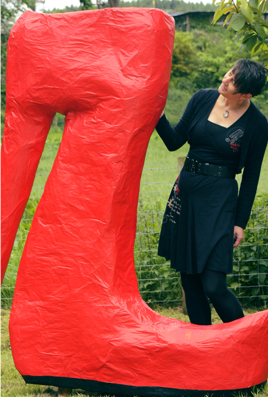 Isabell Buenz – Giant Stiletto (2011)