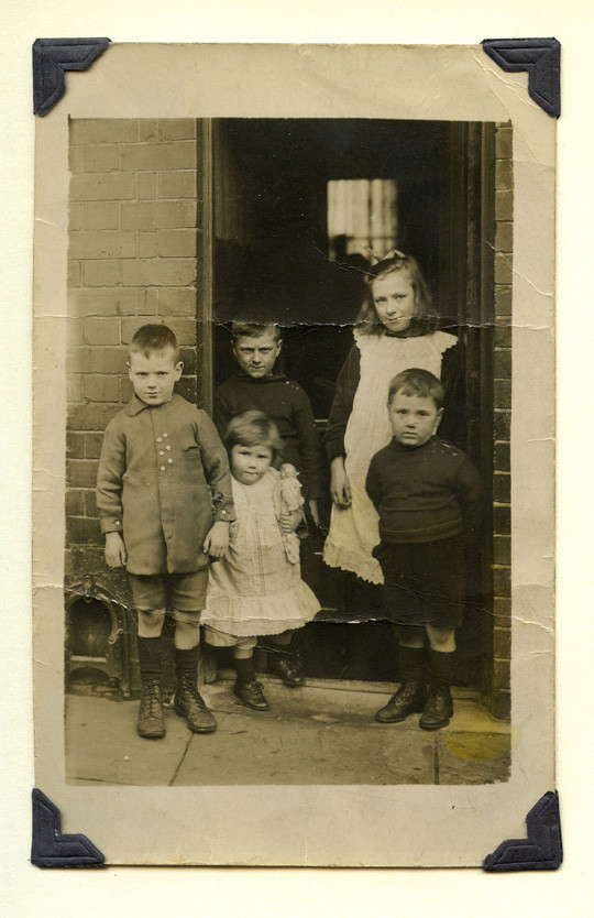 Sue Stone - Kids in a Doorway