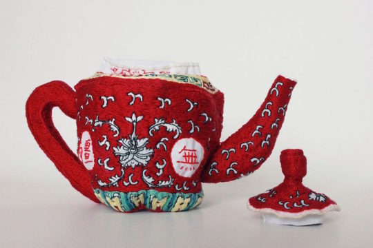 Jessica Tang, Teapot and Lid, 2015, 7"X4"X4"