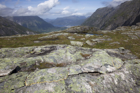 Hannah Streefkerk, Crack lines, 2013, Crocheted lines between the crack in the rocks, Åndalsnes, Norway for the exhibition Kunst i nature