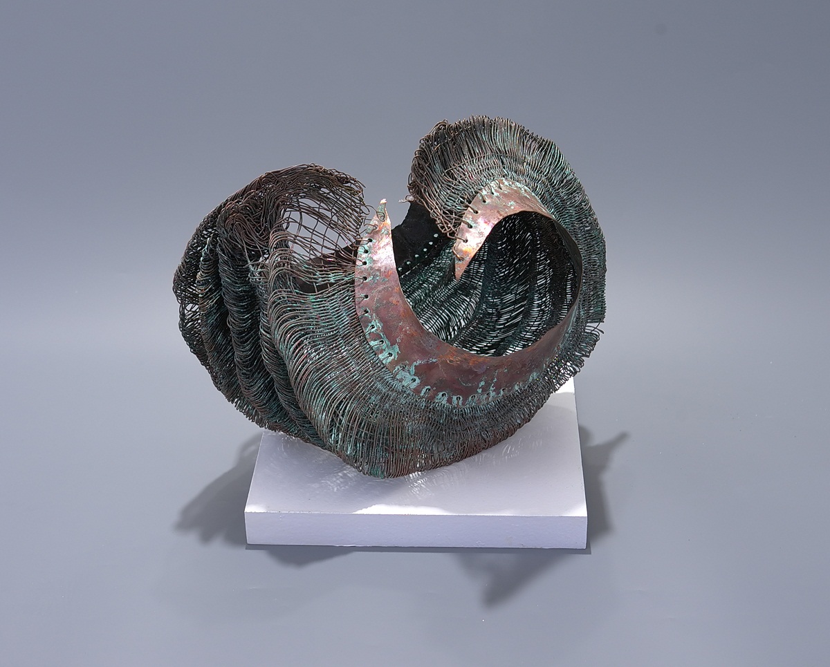 Kieta Jackson: Origin unknown, 2014, Woven copper wire and copper plate