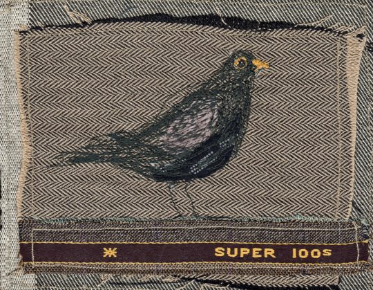Michelle Holmes: Blackbird (Detail), 2018, Linen, cotton. Free machine embroidery, appliqué