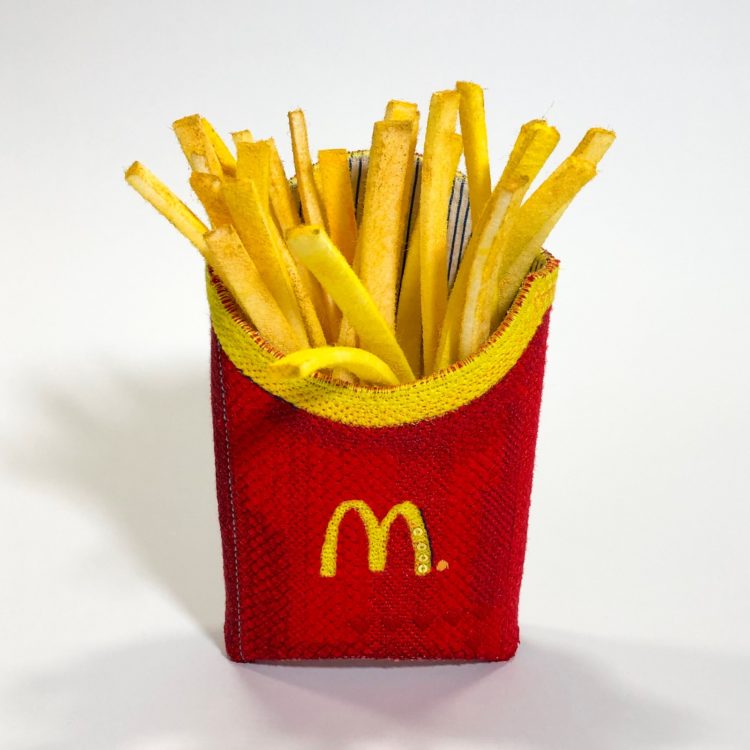 Alicja Kozłowska: French fries, 2019, 17 x 11 x 4 cm, felt, cotton, embroidery, art quilt