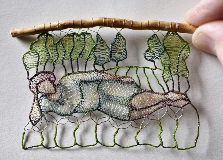 Agnes Herczeg: The resting place, 2019, 5 cm high, Needle lace with silk thread and thin wire contour combined with poplar branch, hand painted