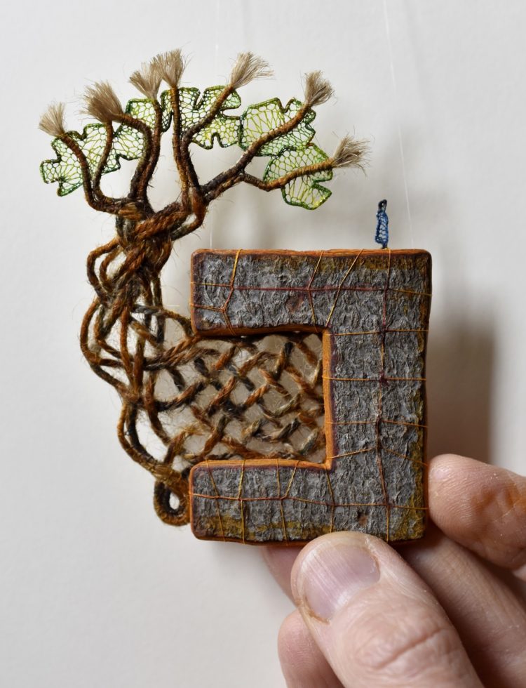 Agnes Herczeg: The tree, 2019, 9 cm high, Needle lace with silk and juta thread with thin wire contour, combined with beech bark, hand-painted
