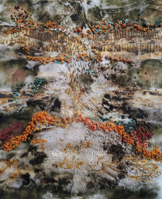 Hannah Rae: Getting in Line, 2018, 28 x 34cm, Rust- and eco-dyed silk with French knots