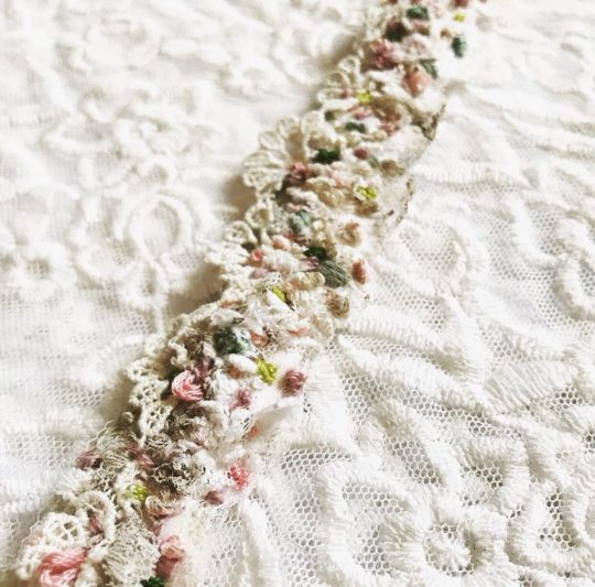 Emily Notman: Bridal belt (Detail), 2018, 80cm, Hand embroidery, lace, yarn and cotton