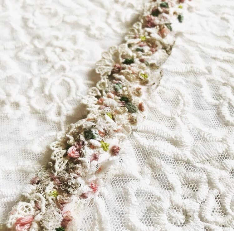 Emily Notman: Bridal belt (Detail), 2018, 80cm, Hand embroidery, lace, yarn and cotton 