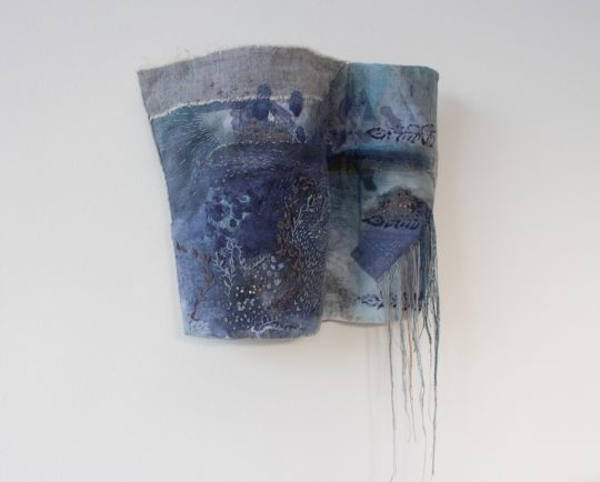 Heidi Ingram, Undersea, 2021. 25cm x 21cm (10" x 10"). Hand stitch, paint, sculpture. Stranded cotton threads, paint, wire, linen and cotton fabrics.