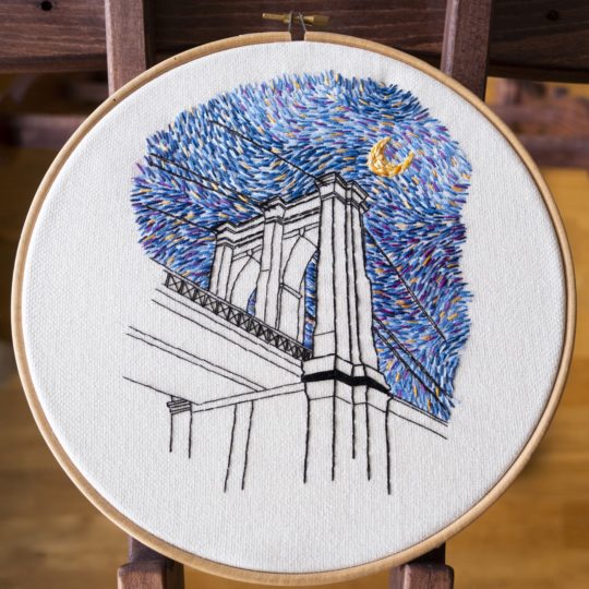 Charles-Henry and Elin Petronella, Charles-Henry - Brooklyn Bridge Thread Painting, 2021. 23cm diameter (9"). Backstitch, satin stitch, straight stitch. Cotton canvas, DMC mouliné floss.