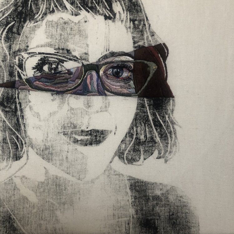 Elizabeth Griffiths, Flashes of Self, 2021. 25cm x 25cm (10” x 10”). Lino-print, embroidery. Fabric, Caligo Safe Wash ink, embroidery thread.
