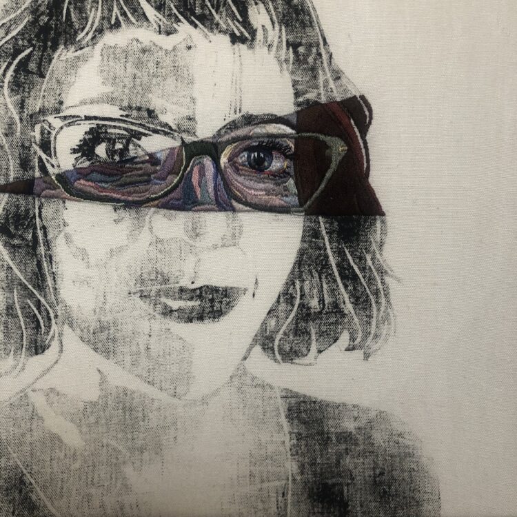 Elizabeth Griffiths, Flashes of Self, 2021. 25cm x 25cm (10” x 10”). Lino-print, embroidery. Fabric, Caligo Safe Wash ink, embroidery thread.