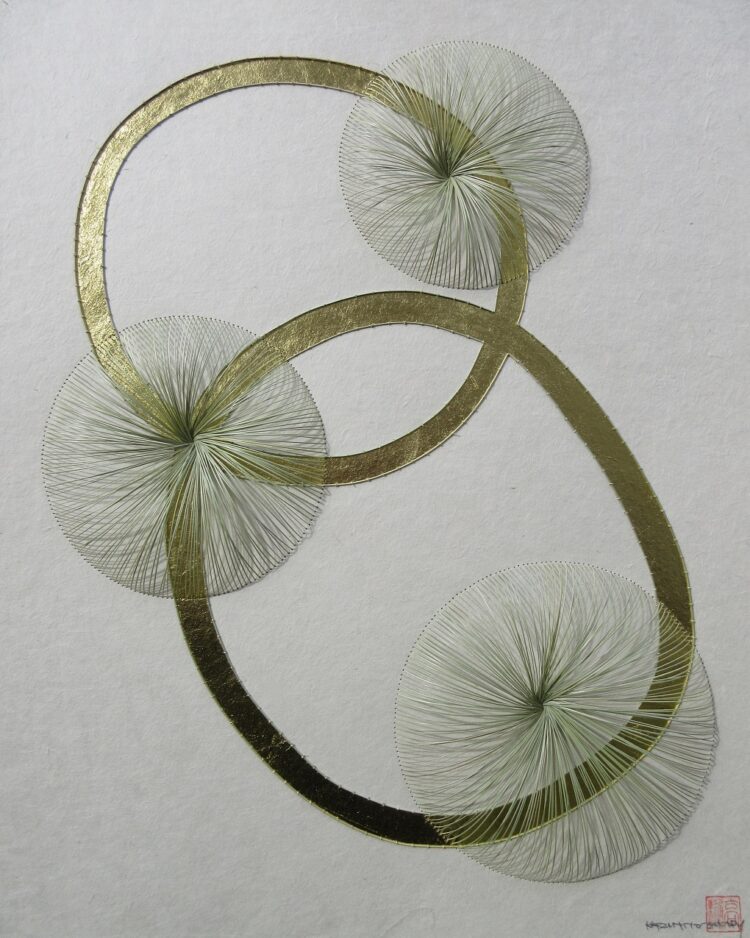 Kazuhito Takadoi, Keiro 1 (Path 1), 2019. 51cm x 62cm (20" x 24½"). Weaving, stitching, tying. Washi, grass, gold leaf. Photo: Kazuhito Takadoi/jaggedart.