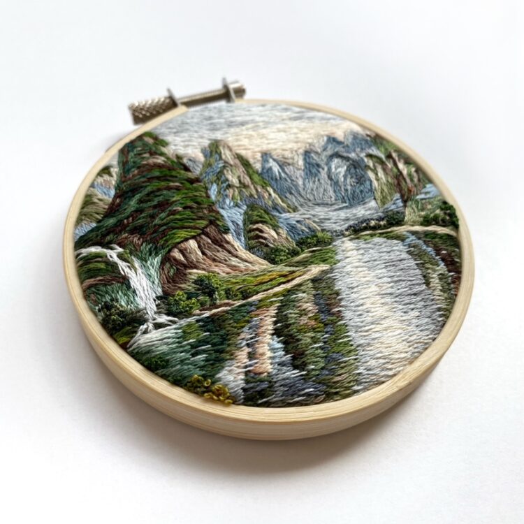 Cassandra Dias, Li River, 2022. 9cm (3.5"). Thread painting. Cotton embroidery threads, canvas, bamboo hoop.