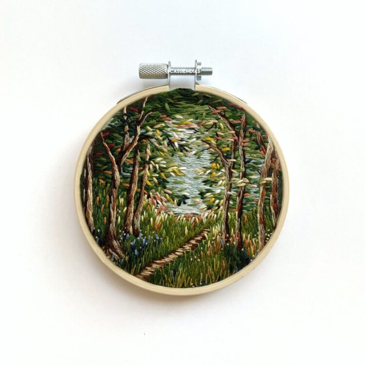 Cassandra Dias, Wildflower Woods, 2021. 9cm (3.5"). Thread painting. Cotton embroidery thread, canvas, bamboo hoop.