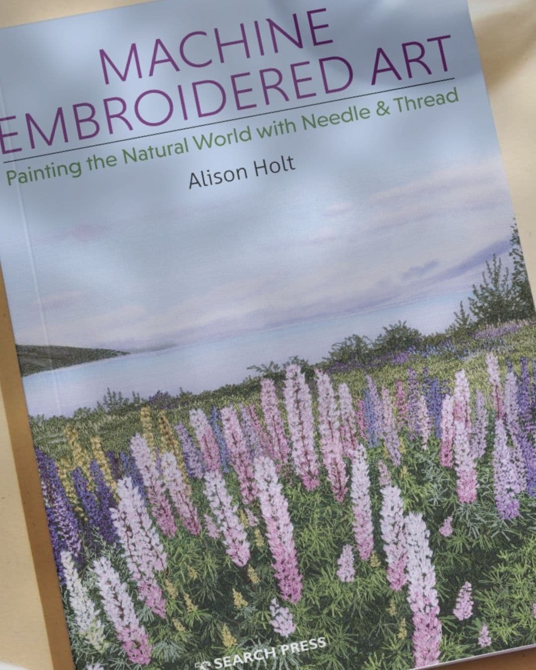 Book cover of 'Machine Embroidered art' by Alison Holt