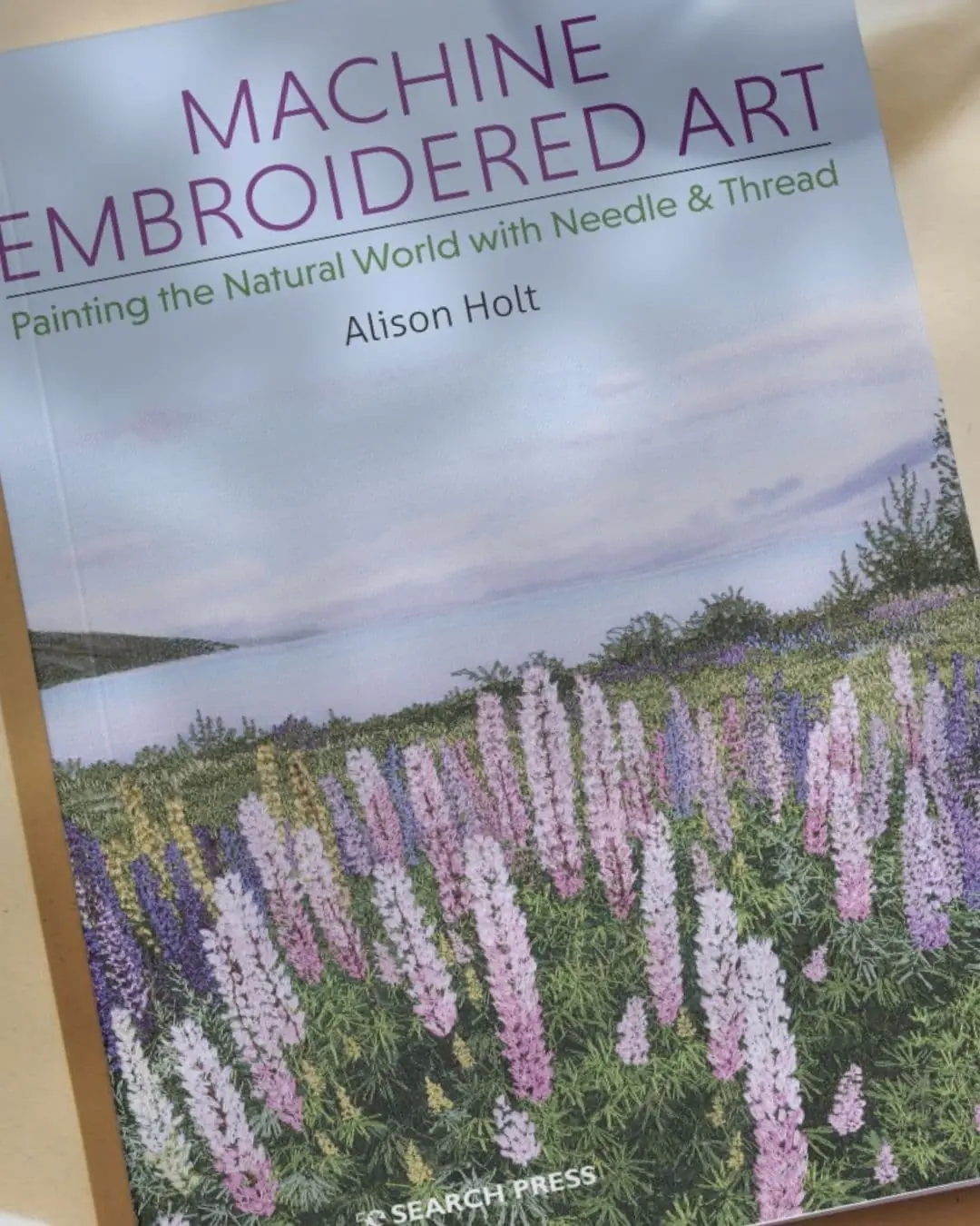 Book cover of 'Machine Embroidered art' by Alison Holt