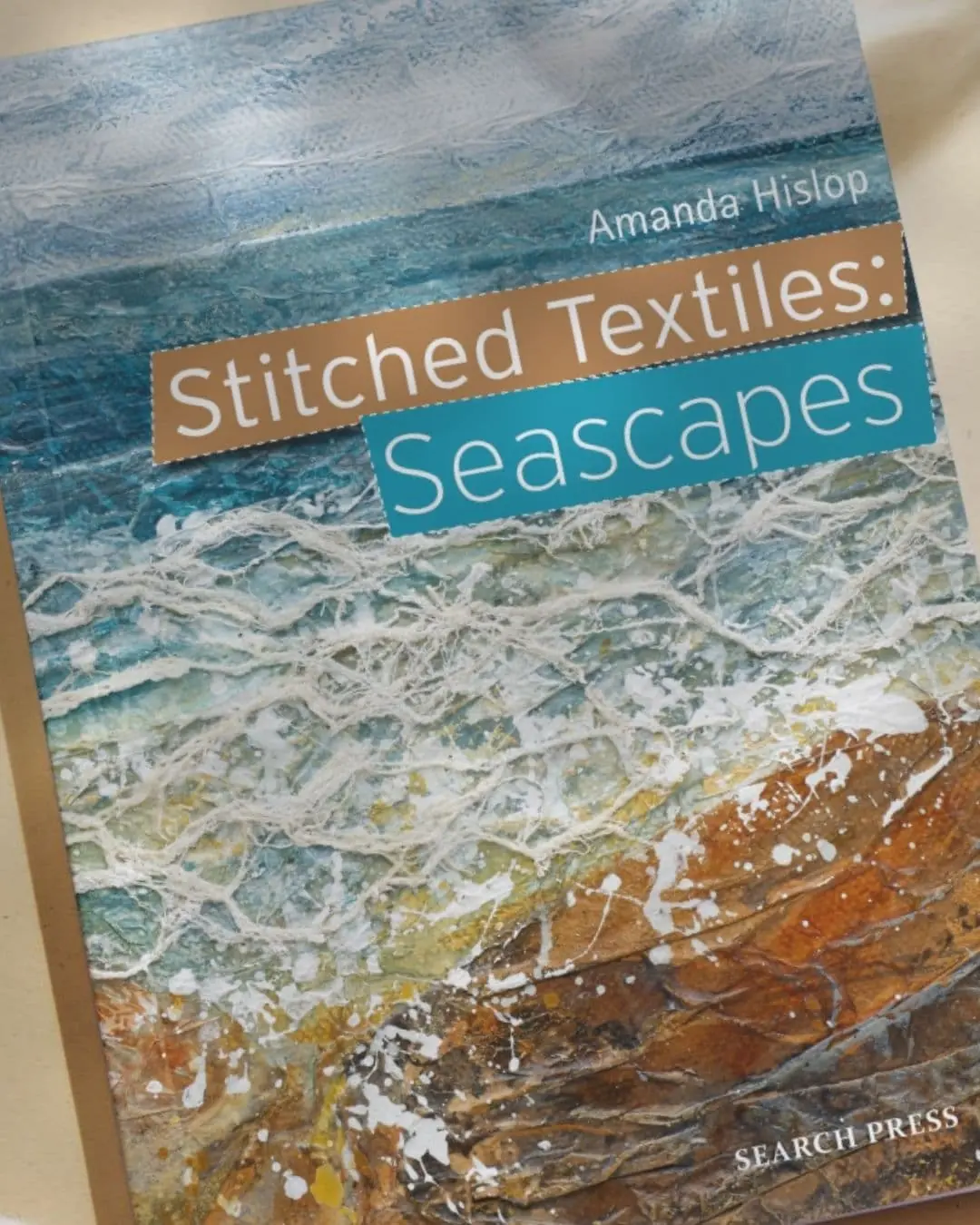 Book cover of 'Stitched textiles: Seascapes' by Amanda Hislop