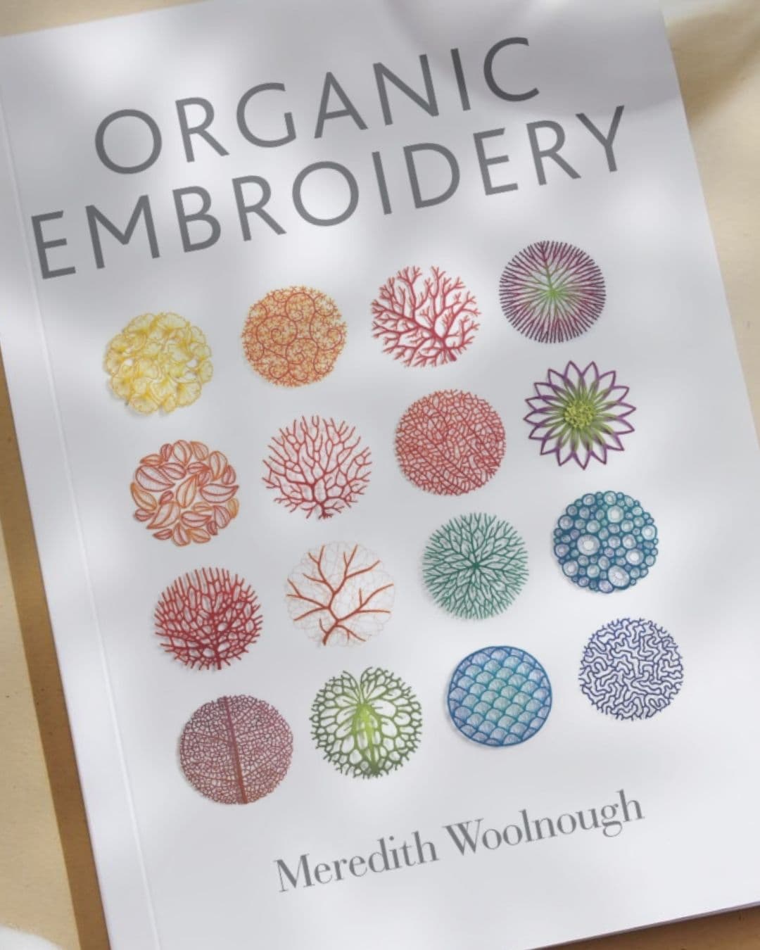 Book cover of 'Organic embroidery' by Meredith Woolnough