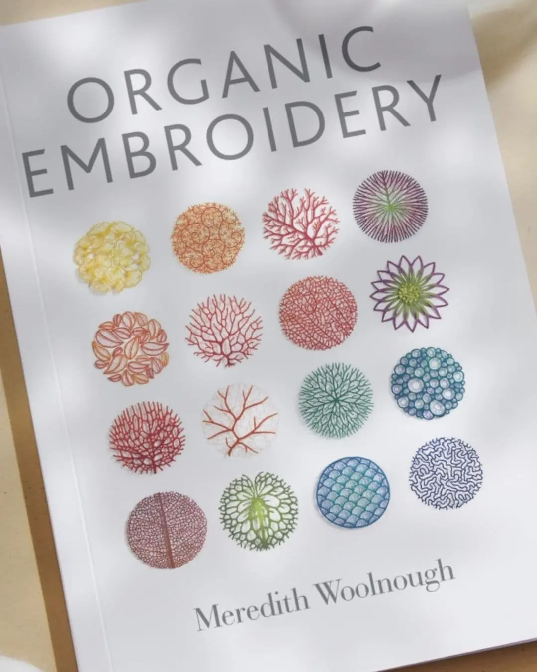 Book cover of 'Organic embroidery' by Meredith Woolnough